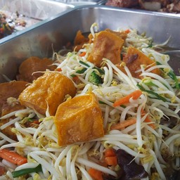 ผัดเต้าหู้ถั่วงอก