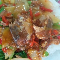 คะน้าปลากระป๋องเป็นกับข้าว