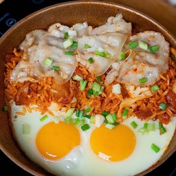 ข้าวผัดกิมจิ+สามชั้นย่าง+ไข่ดาว2ฟองเยิ้มๆ
