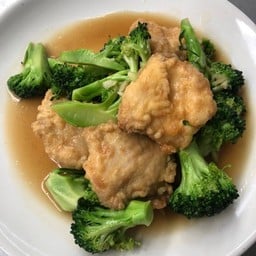 ผัดบล็อคโคลี่ ปลากระพง