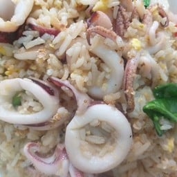 ข้าวผัดปลาหมึก