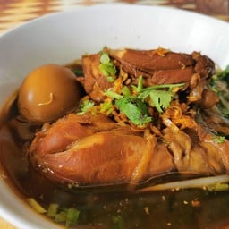 ก๋วยเตี๋ยวน่องไก่ตุ๋น