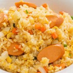 ข้าวผัดไส้กรอก