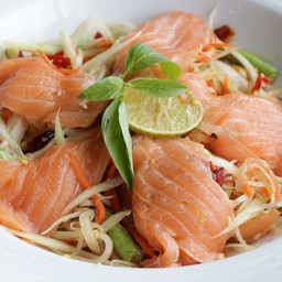ส้มตำแซลมอน