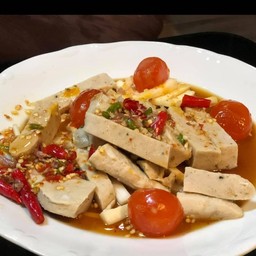 ยำหมูยอไข่แดง