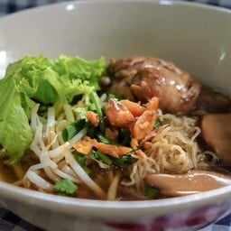 ก๋วยเตี๋ยวไก่ตุ๋น