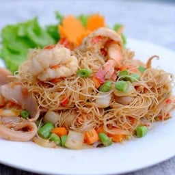 หมี่กระเฉดผัดกุ้ง