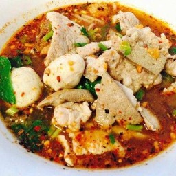 ก๋วยเตี๋ยวหมูต้มยำ พิเศษ .. ระบุเส้นด้วยนะค่ะ..