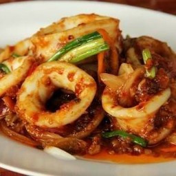 ข้าวปลาหมึกผัดพริกเผา
