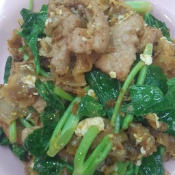 ผัดซี่อิ๊วเส้นหมี่พิเศษหมูหมัก