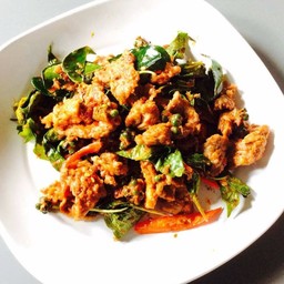 ผัดเผ็ดหมูใบยี่หร่า