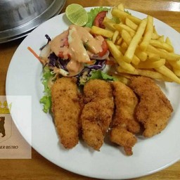 สันในไก่ชุปเกล็ดขนมปังทอด พร้อม สลัดผัก และ เฟรนฟาย