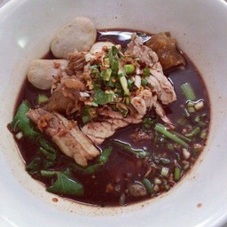 ก๋วยเตี๋ยวเรือหมู ไม่ใส่เลือด  พิเศษ .. ระบุเส้นด้วยนะค่ะ..(งดไม่มีบริการแถม ช้อน ตะเกียบ ชาม)