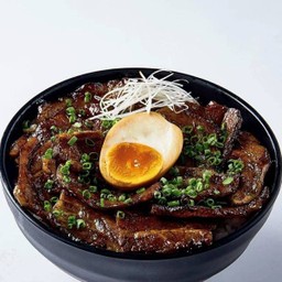 ข้าวหน้าหมูย่างสันคอ พร้อมชุปทงจิรุ