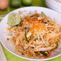 ผัดไทย โบราณ คุณยายสม ซอย52