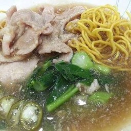ราดหน้าหมี่กรอบหมูหมัก