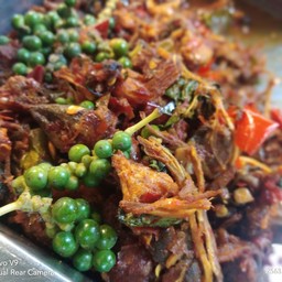 ข้าวแกงแม่เผือก