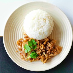 ข้าวราดกระเทียมพริกไทย