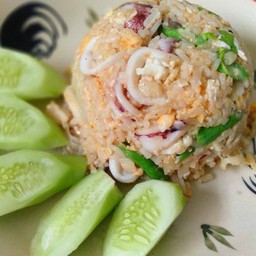 ข้าวผัดปลาหมึก