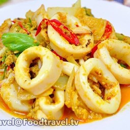 ข้าวปลาหมึกผัดผงกะหรี่