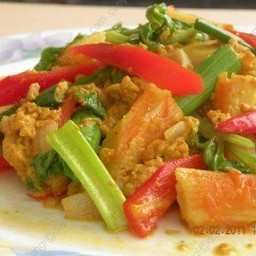ข้าวปูอัดผัดผงกะหรี่