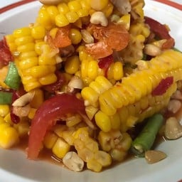 ส้มตำข้าวโพดไข่เค็ม