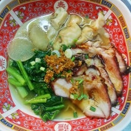 บะหมี่เกี๊ยวน้ำ หมูย่างอบน้ำผึ้ง