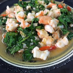 กุ้งสับผัดใบโหระพา(กับข้าว)