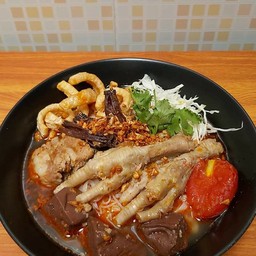 ขนมจีนน้ำเงี้ยวหมูตือ