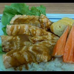 ข้าวหน้าแชลมอนย่าง