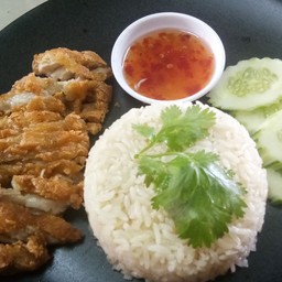 ข้าวมันไก่ทอด (กล่องฟูดเกรด เข้าไมโครเวฟได้)