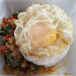 นู๋บัว💂♀️สารพัดผัดกระเพรา   จตุโชติ  ซ.12