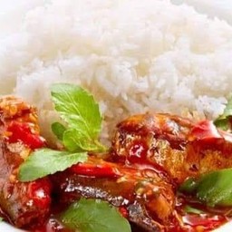 กระเพราปลากระป๋องราดข้าว