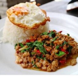 สถานีกะเพรา By ครัวอิ่มบ้านเพื่อน เสนานิคม