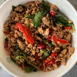 ผัดกะเพราหมู เป็นกับข้าว