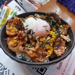 ข้าวหน้าหมูย่างสไปซี่คลุกไข่กุ้ง