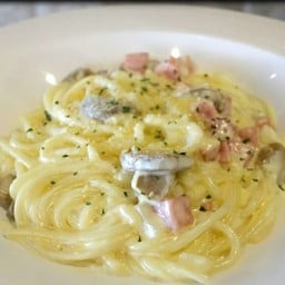 สปาเก็ตตี้ แฮมและเห็ด