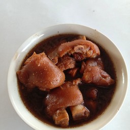 ขาหมูคากิพะโล้