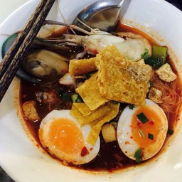 เส้นหมี่ เย็นตาโฟต้มยำทะเล