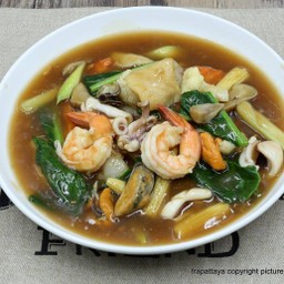 ราดหน้าทะเล