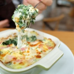 ผักโขมอบชีส