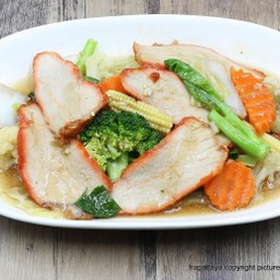 หมูแดงผัดผักรวม