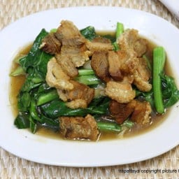 คะน้าหมูกรอบ