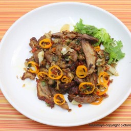 เป็ดย่างผัดพริกเกลือ
