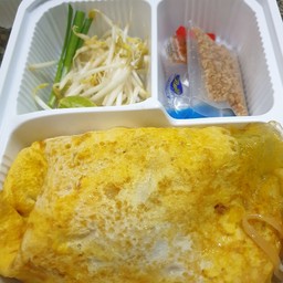 ผัดไททะเลห่อไข่