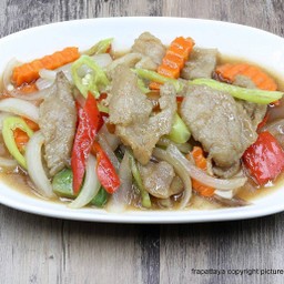 หมูผัดพริกหยวกหอมใหญ่