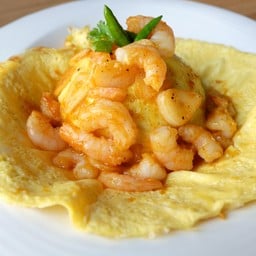 ข้าวกล้องไข่นุ่มกุ้งผัดพริก