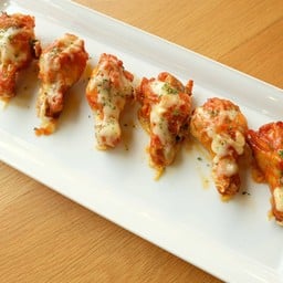 ปีกไก่บนบาร์บีคิวอบชีส