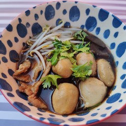 ก๋วยเตี๋ยวลูกชิ้นหมู