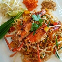 ผัดไทยกุ้งแม่น้ำ